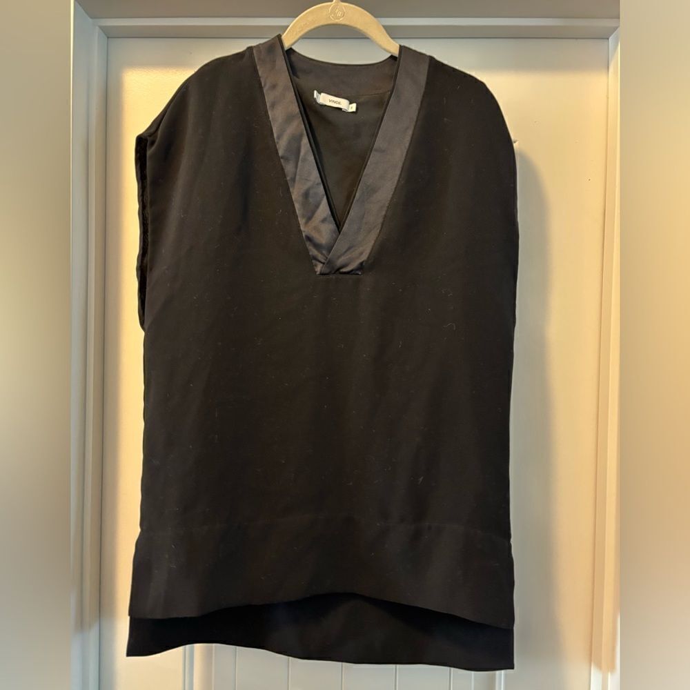Vince Black V-Neck Blouse Satin Neck Tunic Top Size XS Oversized Sleeveless